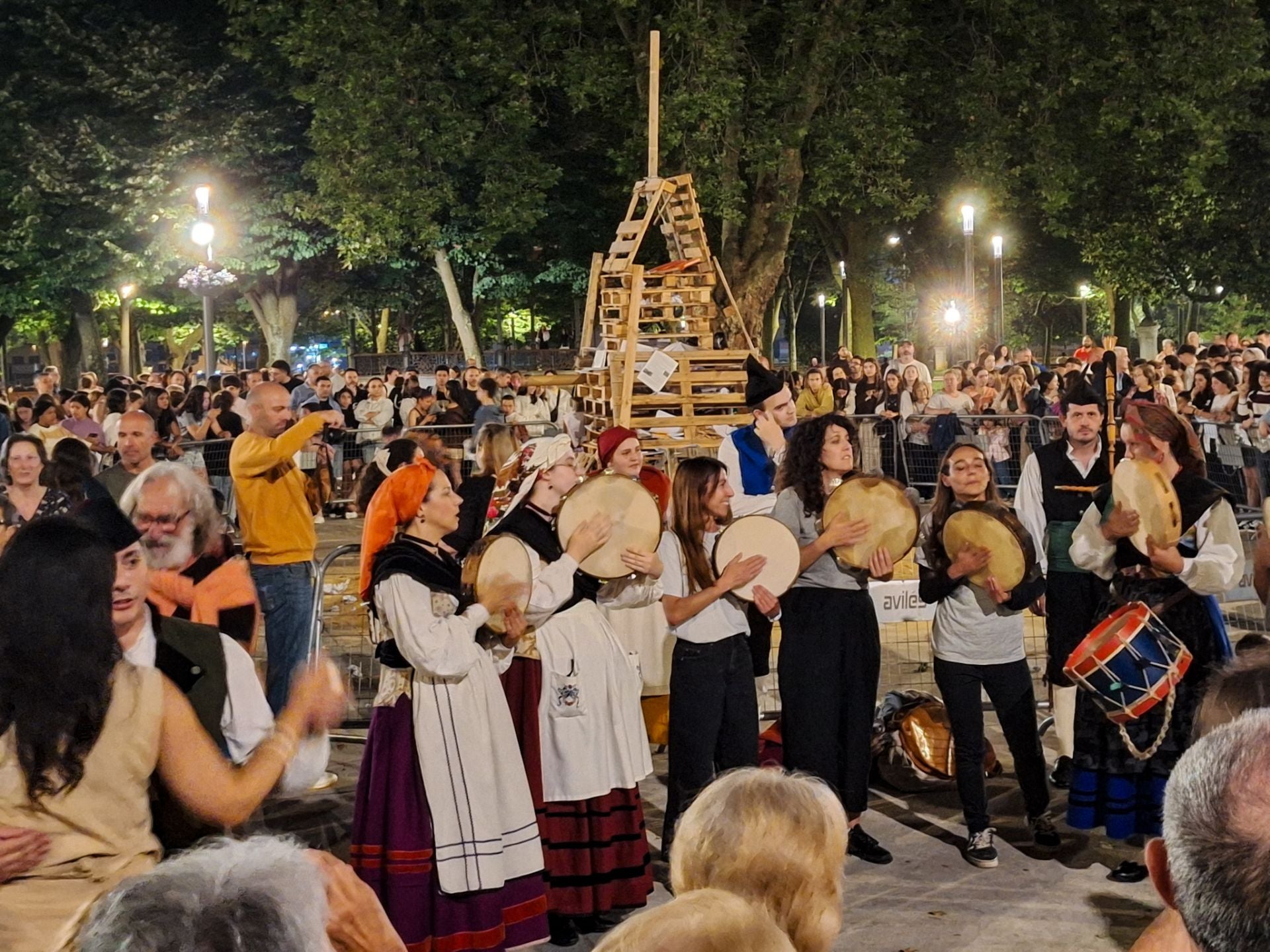 La magia de San Juan se extiende por toda la comarca de Avilés