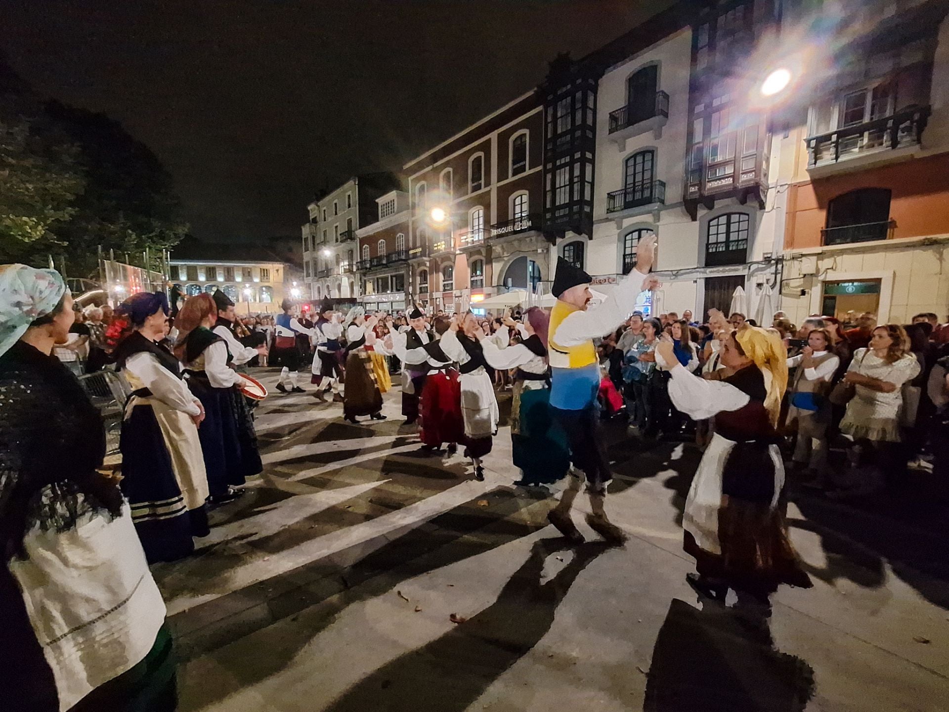 La magia de San Juan se extiende por toda la comarca de Avilés