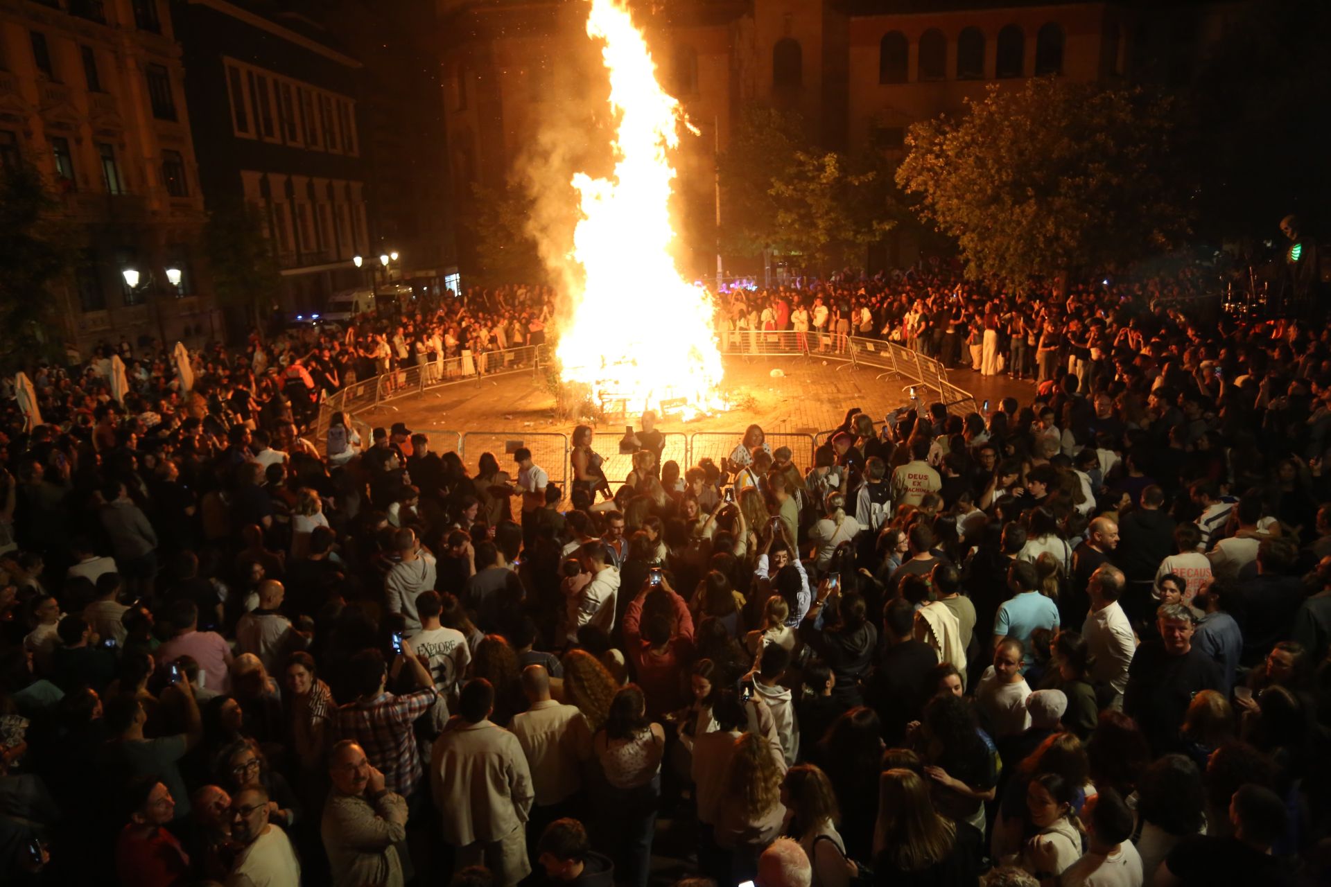 La Noche de San Juan prolonga la fiesta en Oviedo
