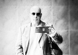 El fotógrafo gijonés en un selfi difundido en sus redes sociales.