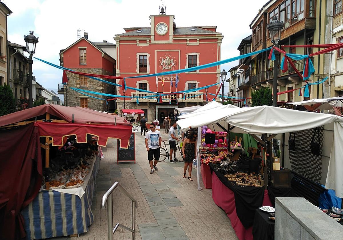 Mercado medieval en Navia.