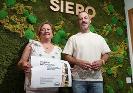 La edil Ana Nosti y el alcalde de Siero, Ángel García