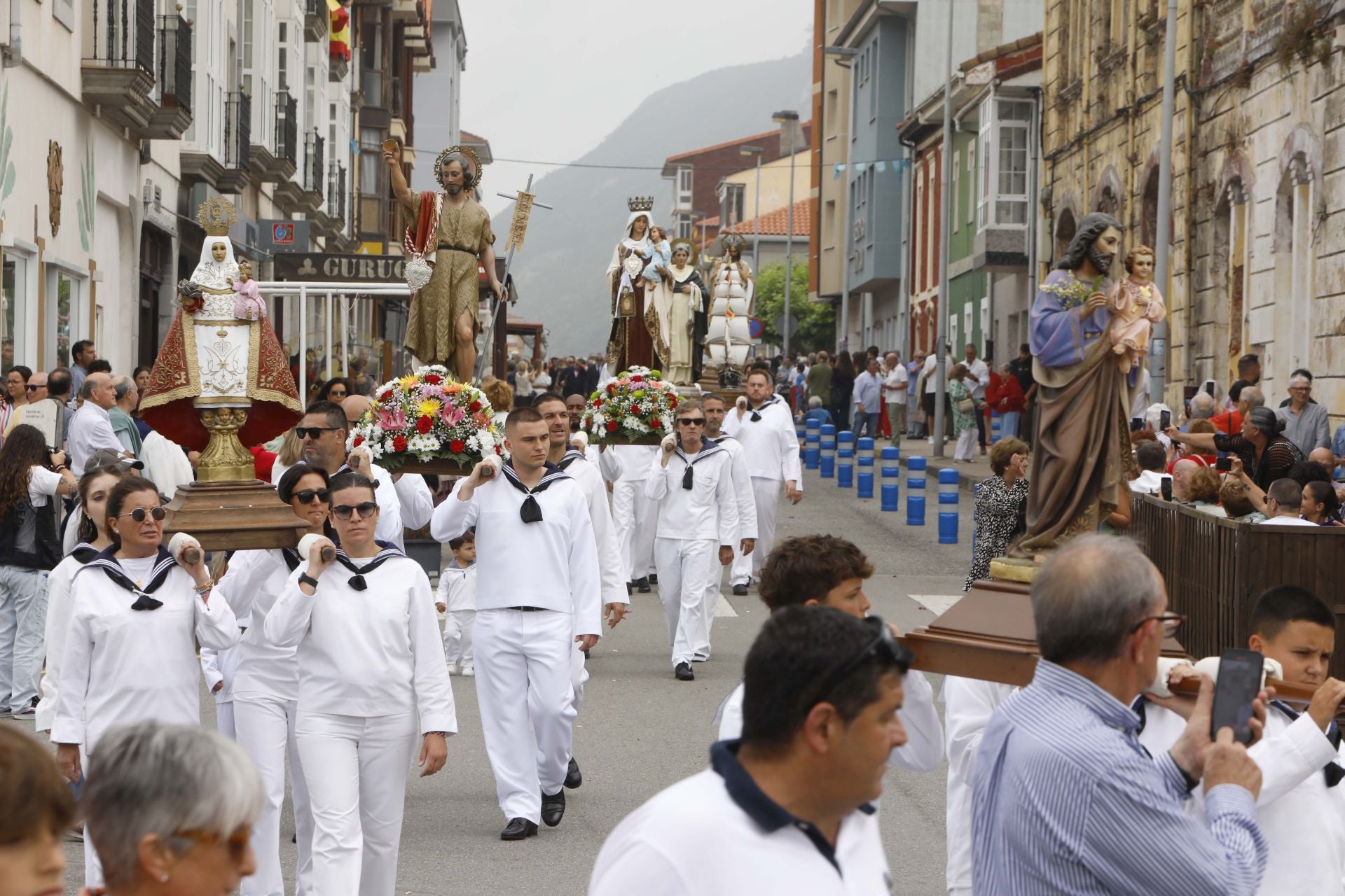 San Juan de la Arena celebra su procesión marinera, declarada de Interés Turístico