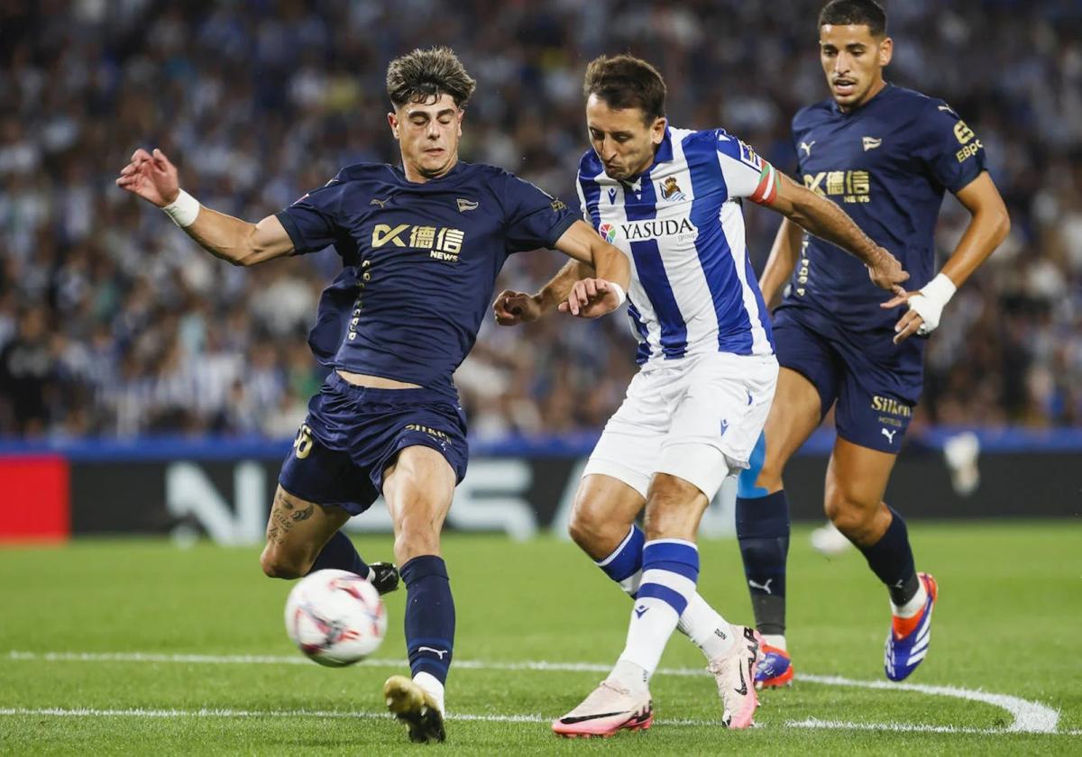 Adrián Pica, durante un partido de la pasada temporada con el Alavés.