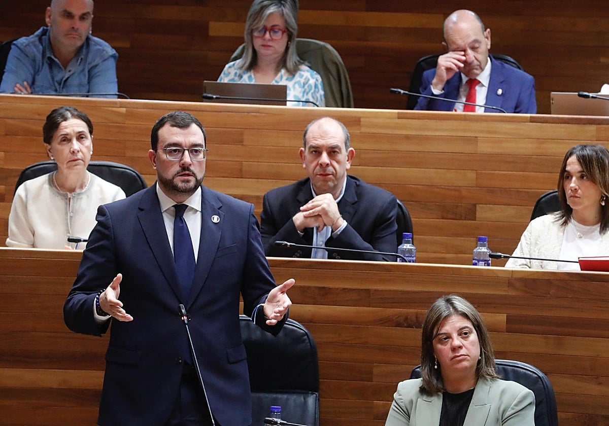 Adrián Barbón, este miércoles, en el Pleno de la Junta.