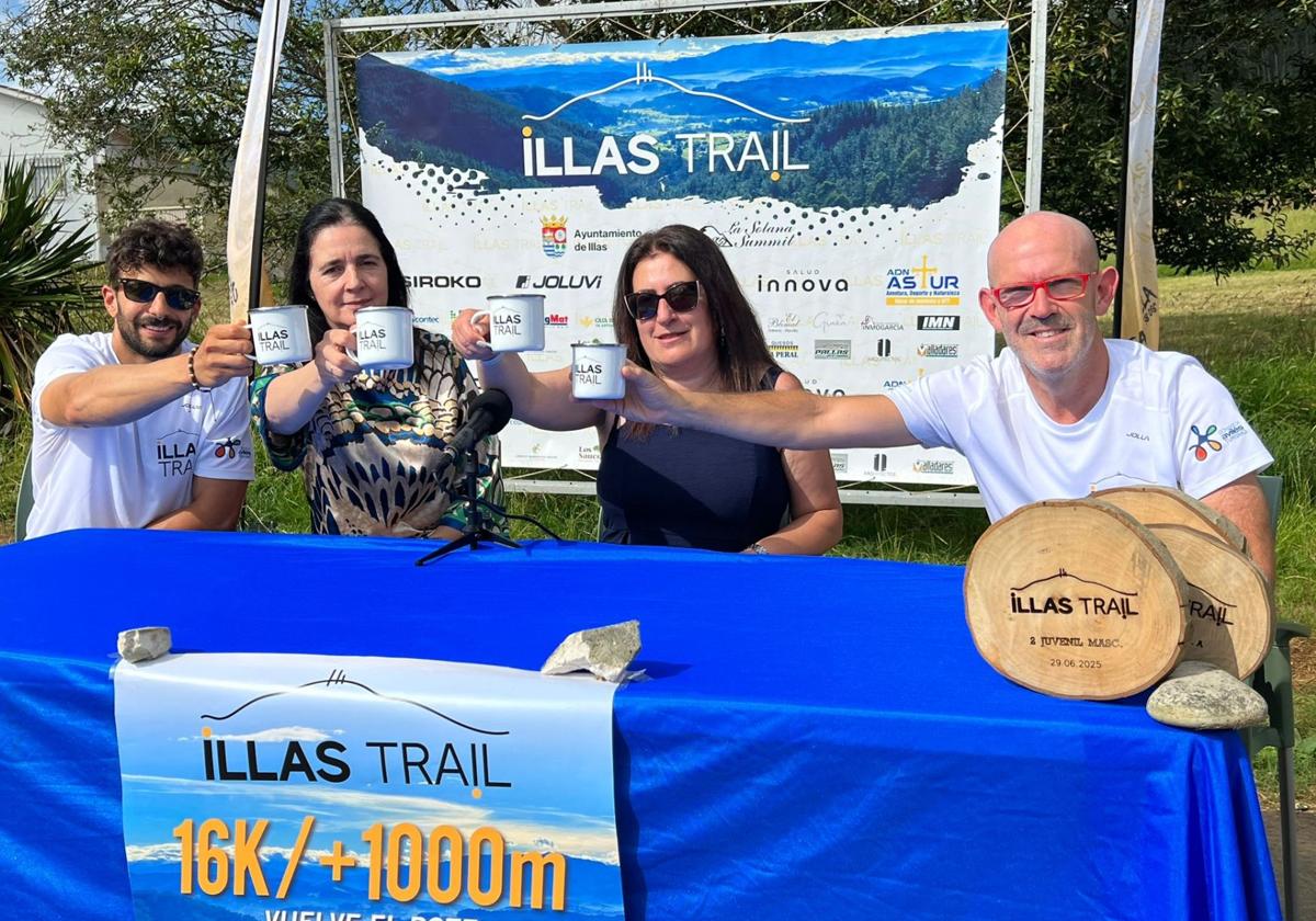 Carlos Calvo, Loli Fernández, Chelo Areces y Julián González, en la presentación de la prueba.