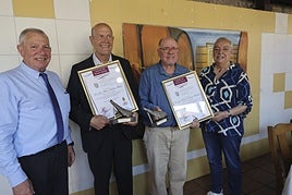 Justo Castrillón, Juan José Murillo, Carlos Guardado y María Josefa Sanz, en la entrega de los galardones concedidos en 2020 y 2021.