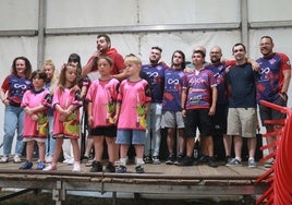 El Calzada Rugby Club, durante la lectura del pregón en Jove.