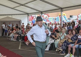 Desfile de moda en la fiestas de La Luz.
