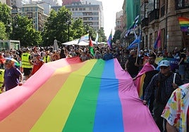 Cabecera de la manifestación celebrada en Gijón con motivo del Día del Orgullo.