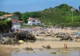 Playa de Celoriu, en Llanes, una de las que forma parte de la ruta de lanzaderas playeras.