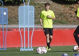 Álex Oyón, durante un entrenamiento con el Sporting.