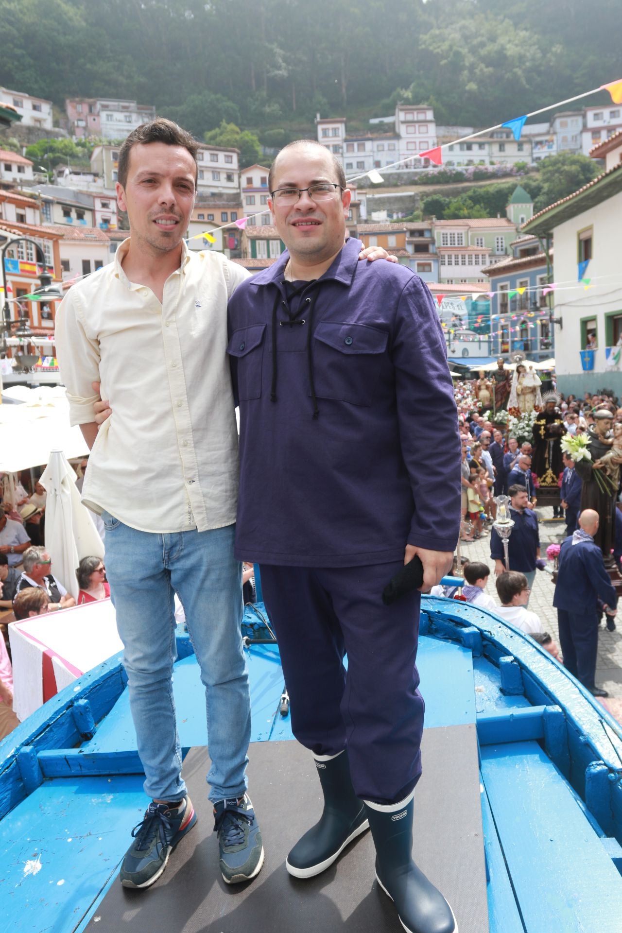 Cudillero vive una Amuravela multitudinaria por San Pedro