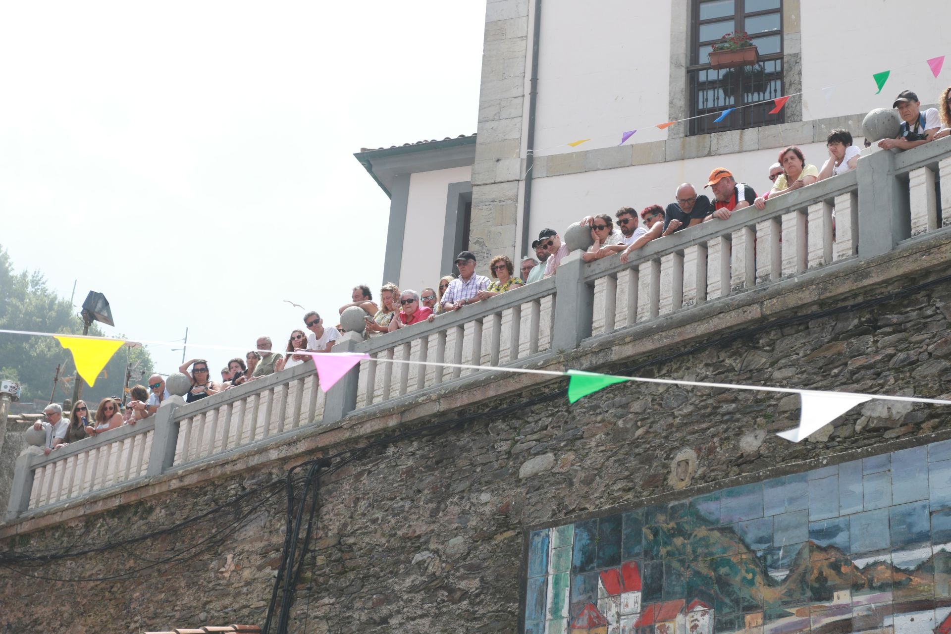 Cudillero vive una Amuravela multitudinaria por San Pedro