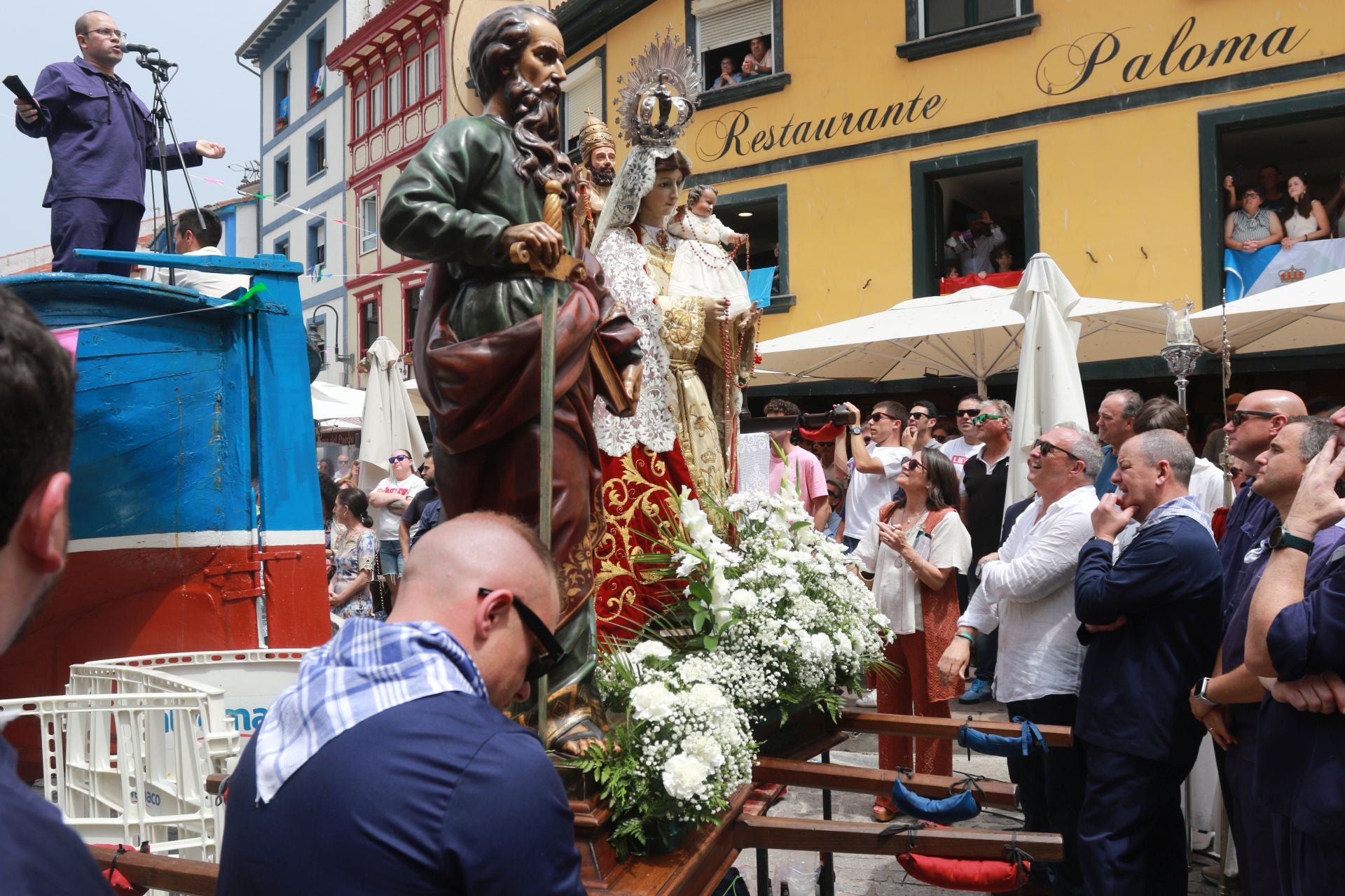 Cudillero vive una Amuravela multitudinaria por San Pedro