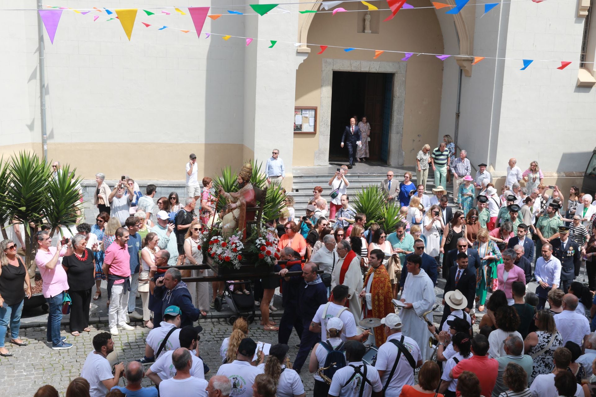 Cudillero vive una Amuravela multitudinaria por San Pedro