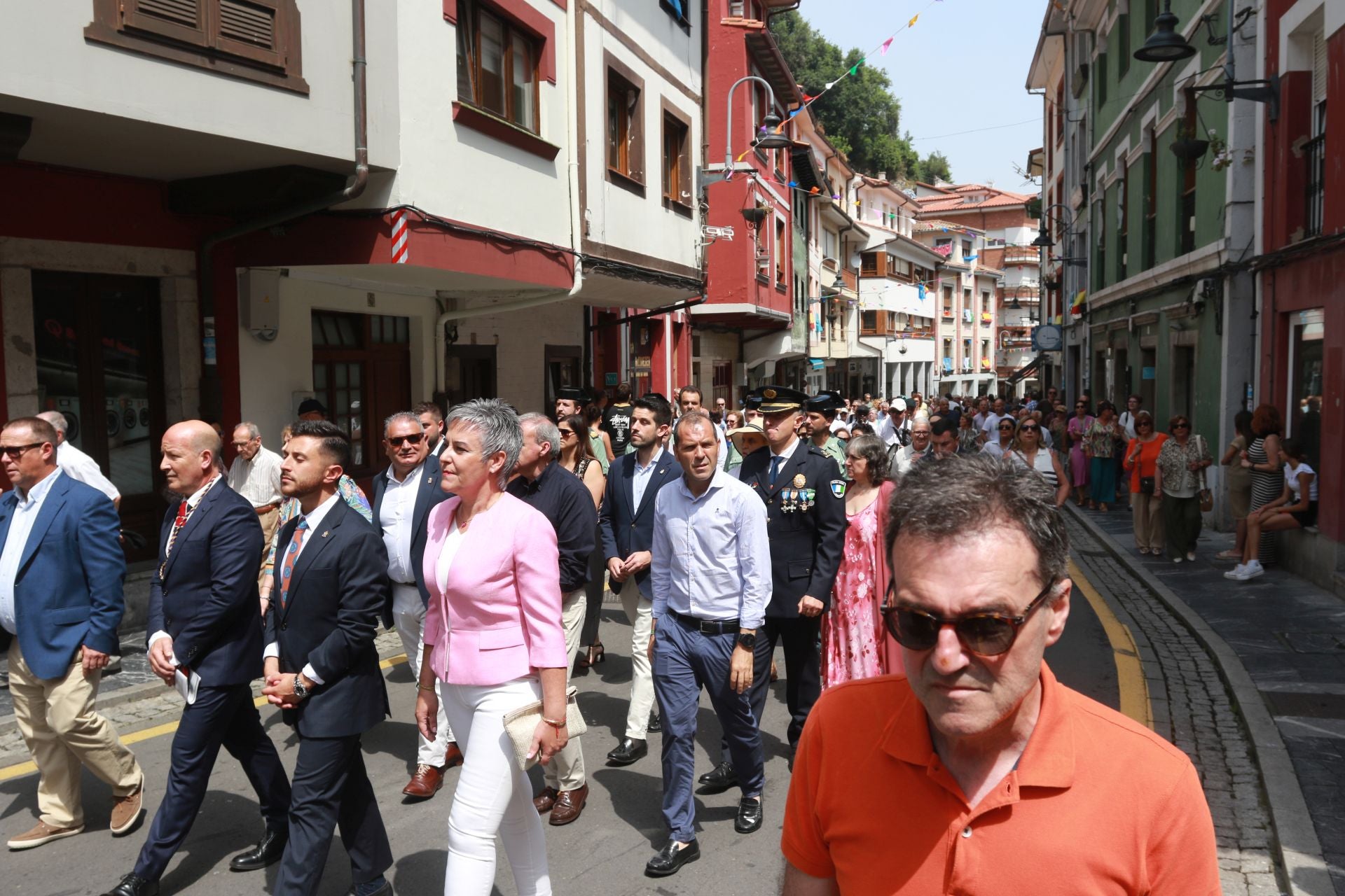 Cudillero vive una Amuravela multitudinaria por San Pedro