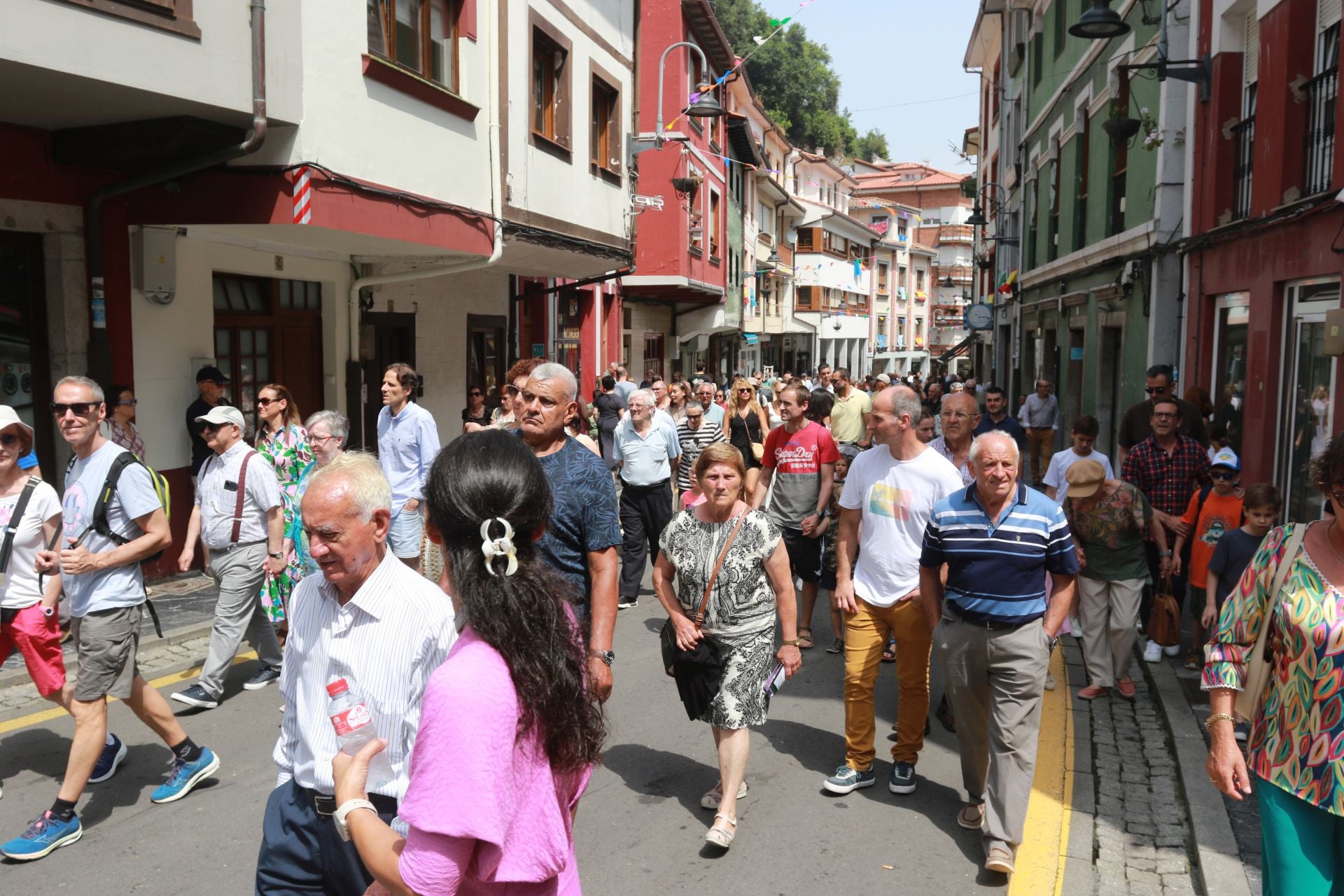 Cudillero vive una Amuravela multitudinaria por San Pedro