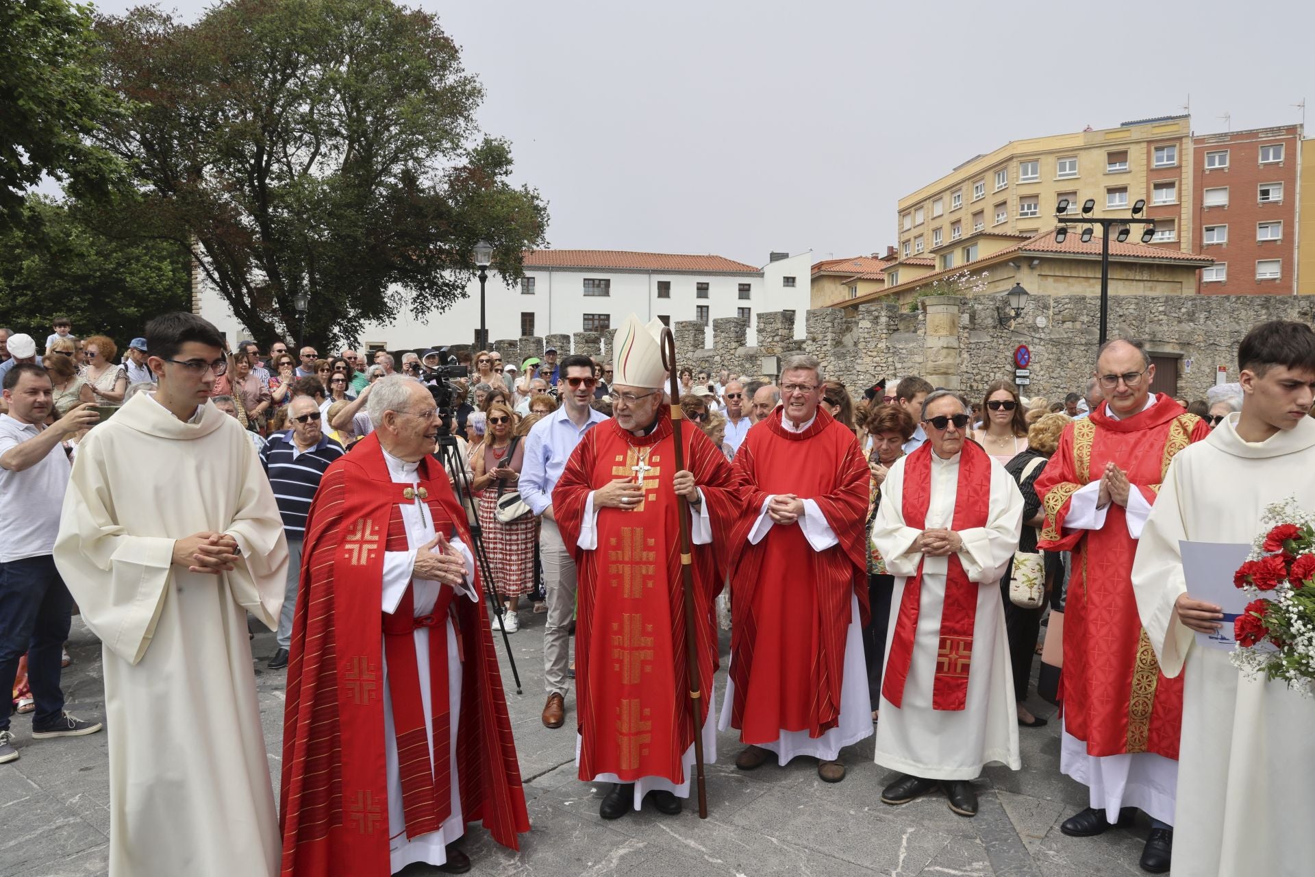 Gijón se rinde a San Pedro