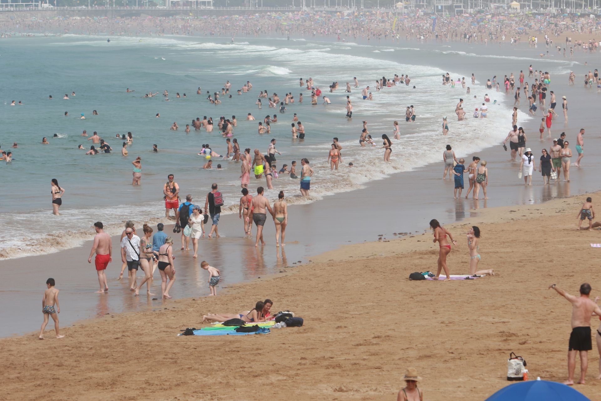 Domingo de agobiante calor: Asturias supera los 36 grados