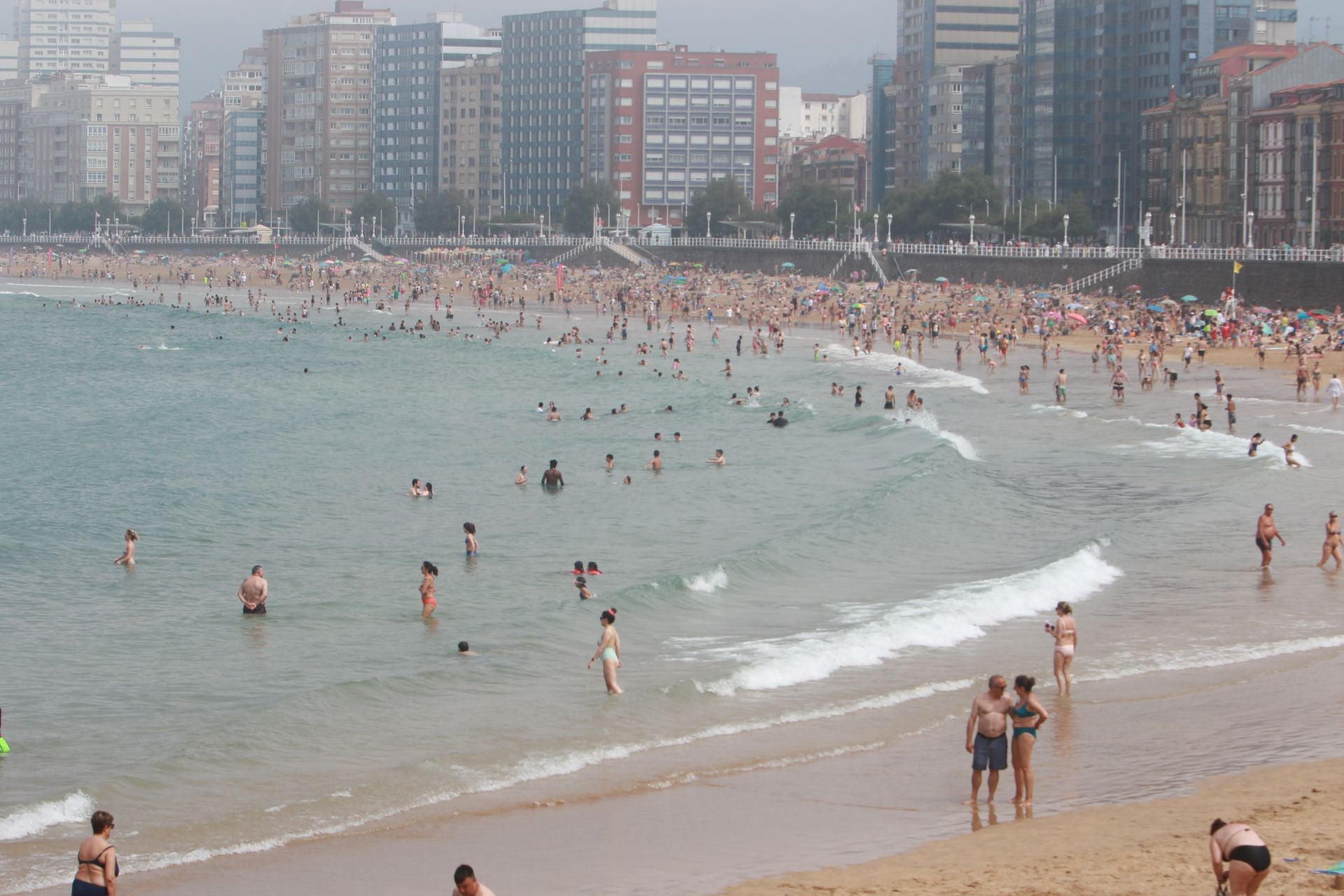 Domingo de agobiante calor: Asturias supera los 36 grados
