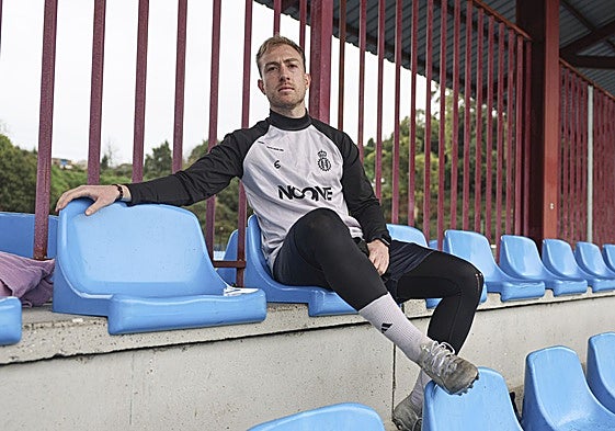 Edu Cortina, en la grada de La Toba.