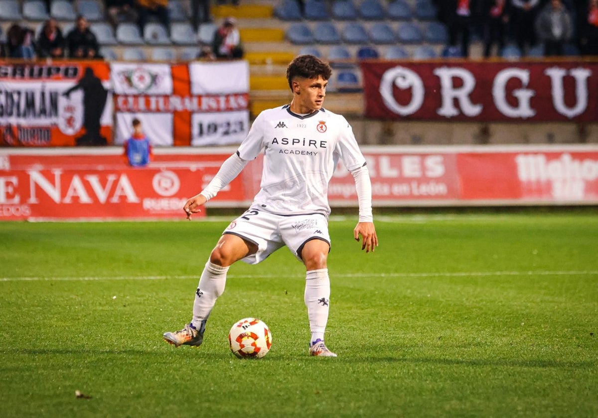 Guzmán Ortega, en un partido con la camiseta de la Cultural y Deportiva Leonesa.