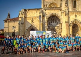 Participantes en el reto solidario, a su llegada a Oviedo.
