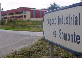 Acceso al polígono industrial de Somonte.