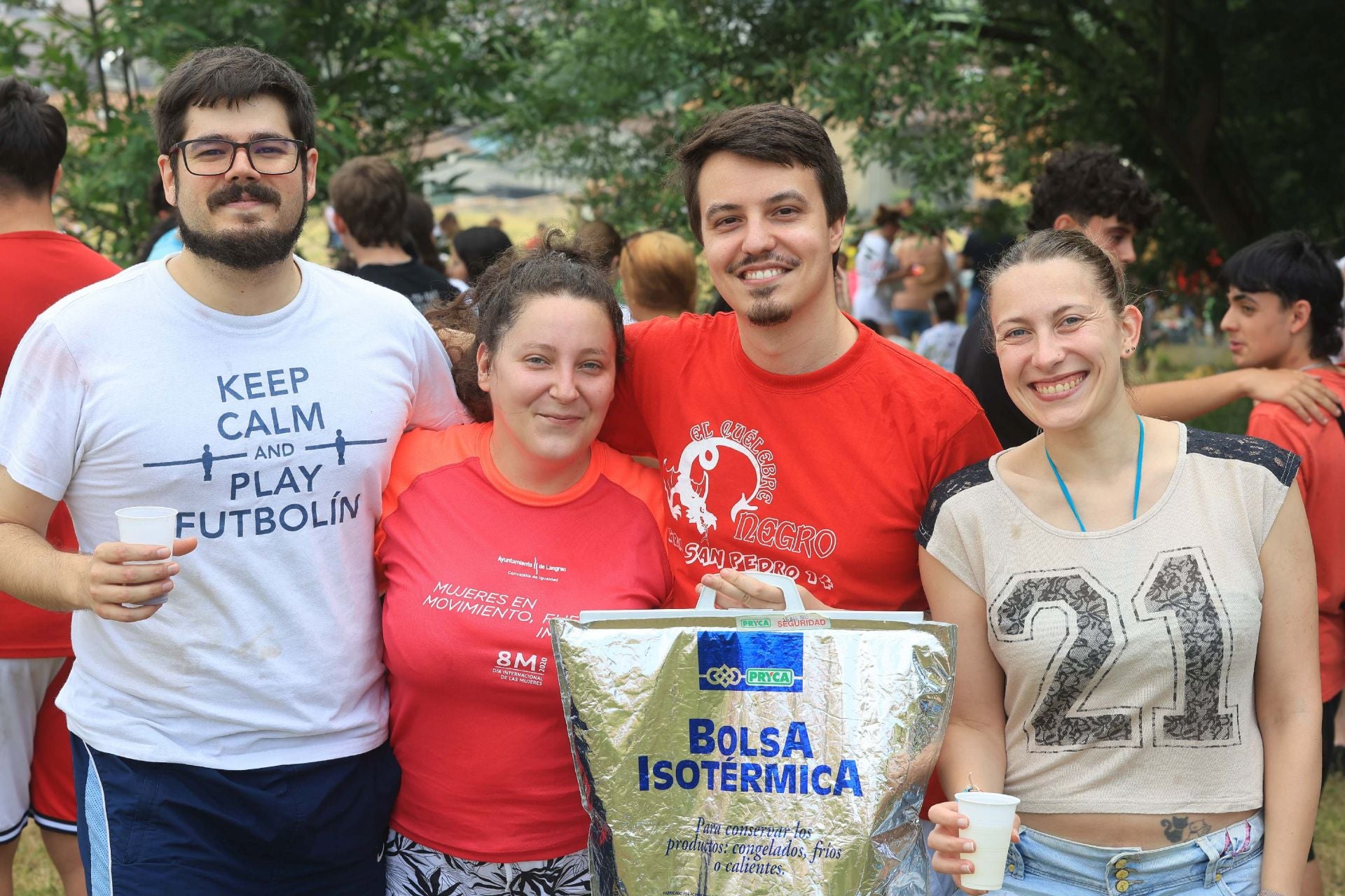 Jira y fiesta de la espuma para despedir a San Pedro en La Felguera
