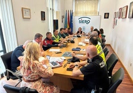 Reunion celebrada este martes para abordar la seguridad en la fiesta de El Carmín.