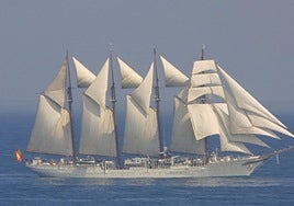 El 'Juan Sebastián de Elcano' con sus velas desplegadas en una travesía por altamar.