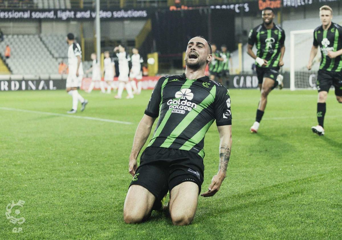 Lucas Perrin, celebrando un gol, en los últimos meses, durante su etapa en el Círculo de Brujas.