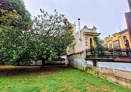 El edificio anexo que alojaría el ascensor y las escaleras de servicio se construiría en la parte trasera del Palacio de Balsera que da al parque de Cabruñana.