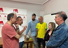 Ovidio Zapico, segundo por la izquierda, en Langreo.