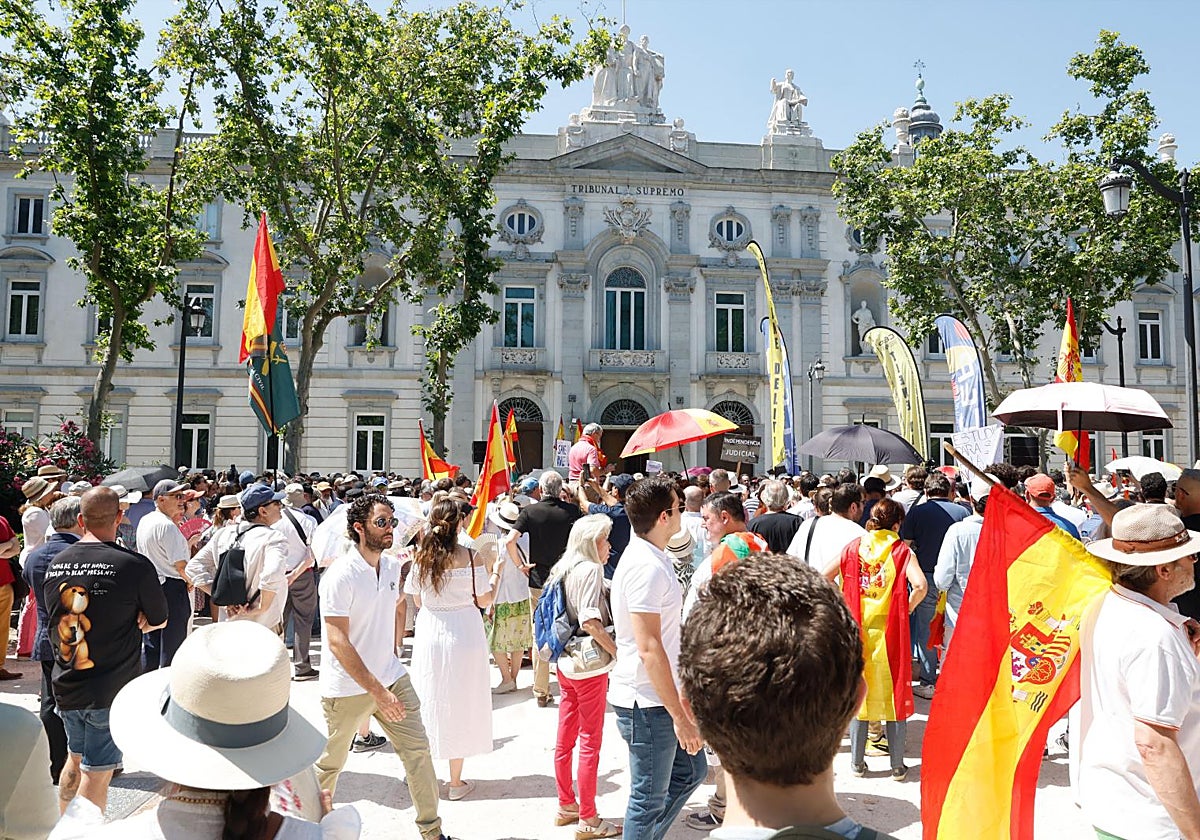 Imagen de la protesta celebrada ante el Tribunal Supremo, en Madrid.