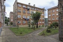 El Ayuntamiento de Avilés se hará cargo a partir de ahora de la gestión y mantenimiento de los patios interiores y las zonas verdes entre los edificios de La Texera.