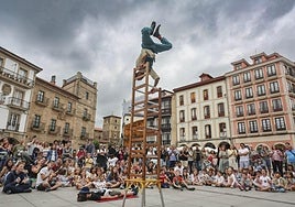 El espectáculo dejó boquiabierto al público asistente al Festival AstuRisas.