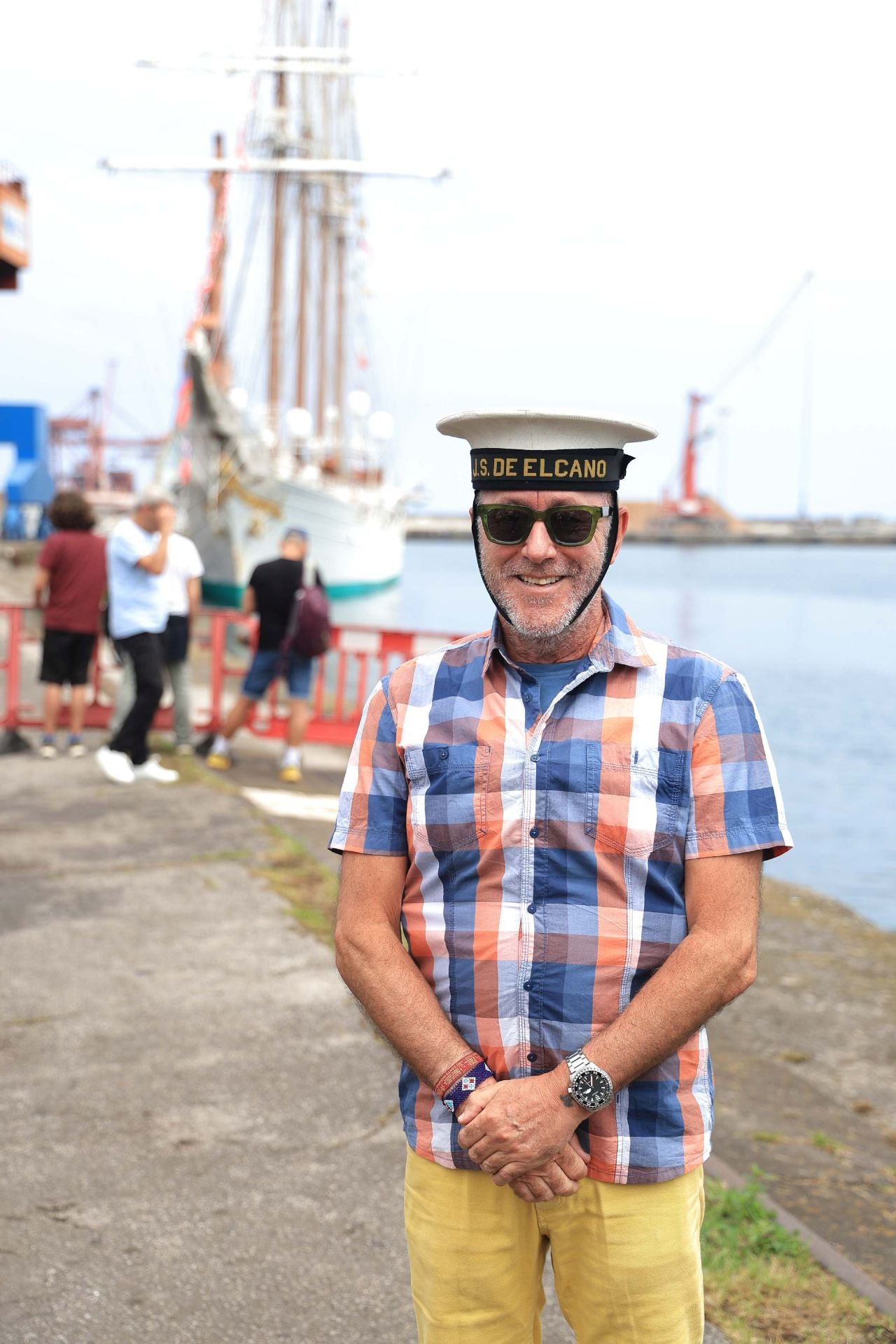 Largas colas en Gijón para visitar el &#039;Elcano&#039;