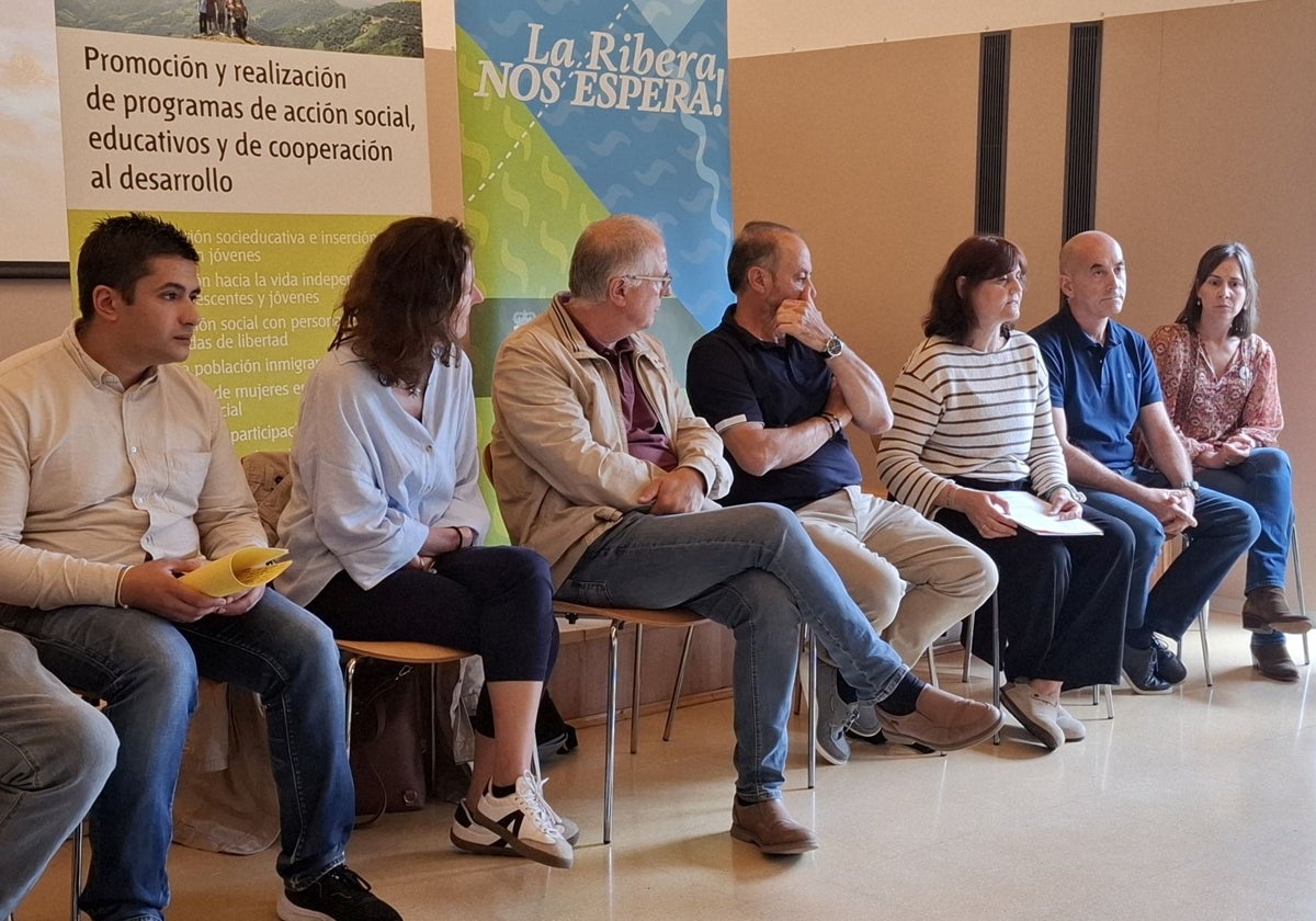 Jordi Arias, Purificación Saavedra, Ángel López, Tomás Fernández, María Pinto, Julio Fernández y Eulalia Vázquez, en la jornada 'La Ribera nos Espera', en el Centro Social La Caballería
