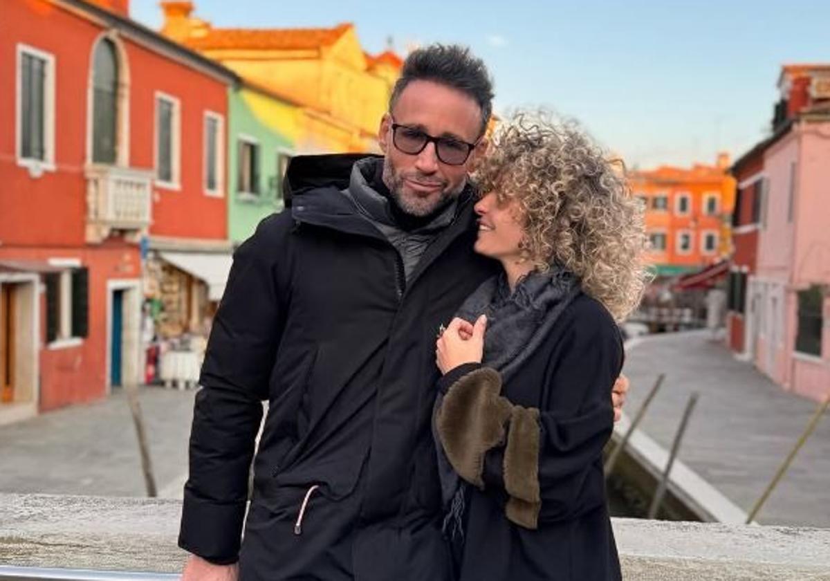 Escassi y Sheila Casas en una imagen compartida en Instagram durante uno de sus viajes.