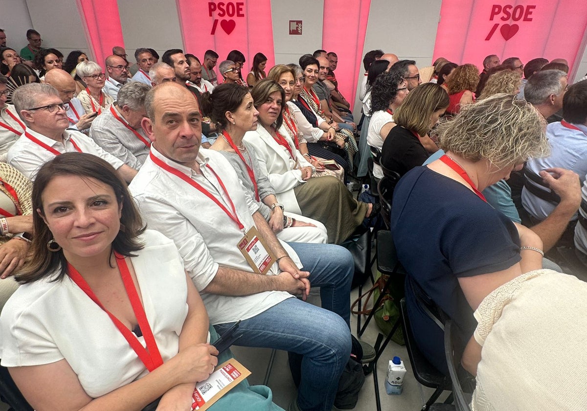 Adriana Lastra y Luis Ramón Fernández Huerga, con la delegación asturiana en el Comité Federal que se celebra hoy en Ferraz.