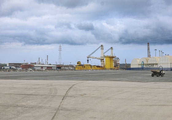 La nueva zona logística del Puerto en la margen derecha de la ría está ya casi finalizada, son 32.500 metros cuadrados por los que ya se han interesado empresas.