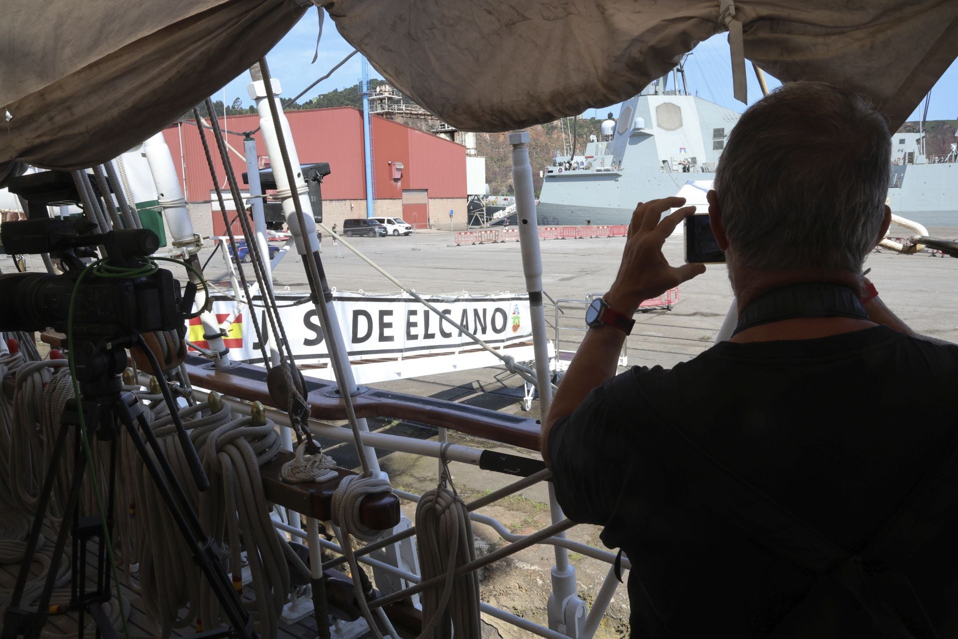 Margarita Robles, a bordo del &#039;Juan Sebastián de Elcano&#039; en Gijón