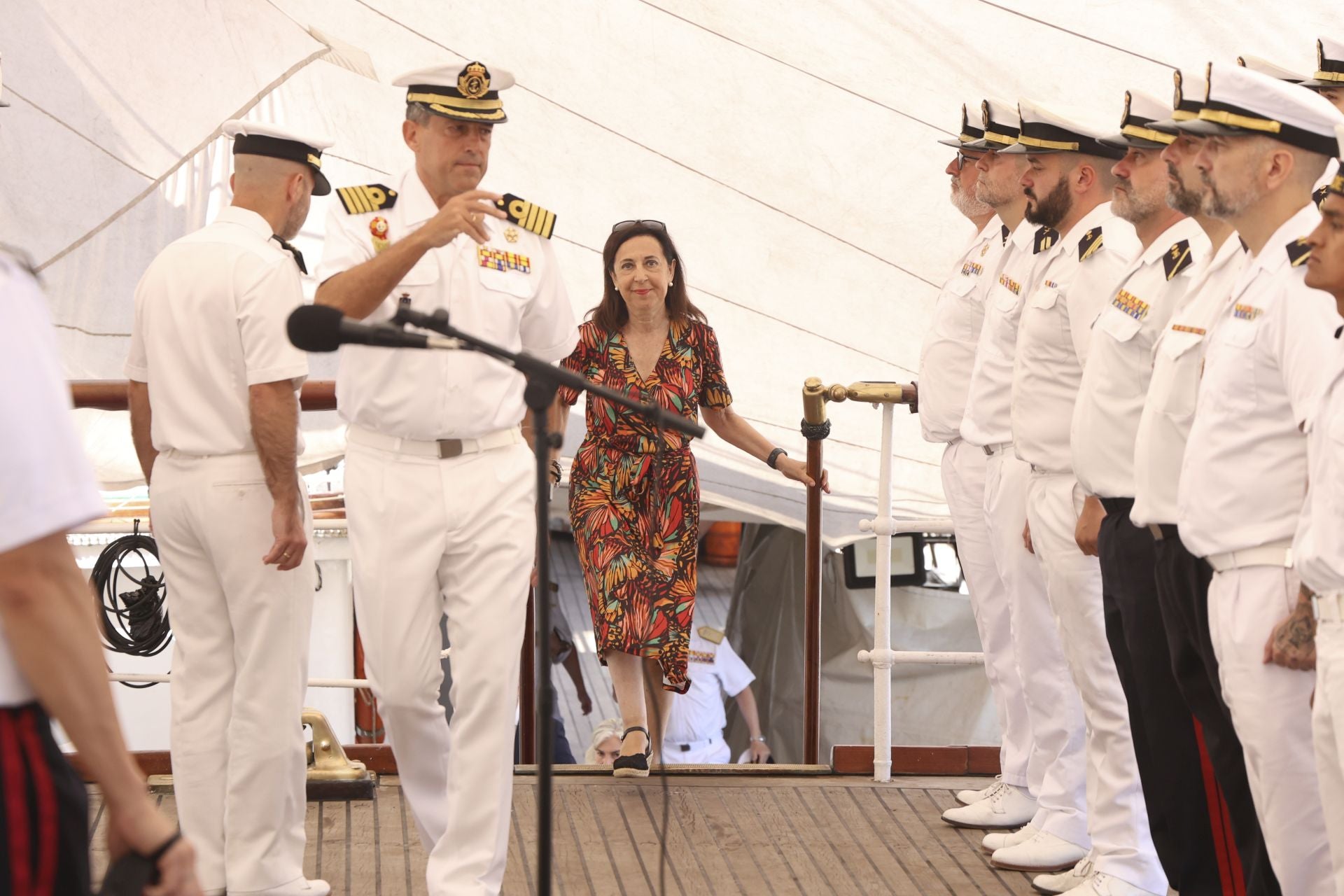 Margarita Robles, a bordo del &#039;Juan Sebastián de Elcano&#039; en Gijón