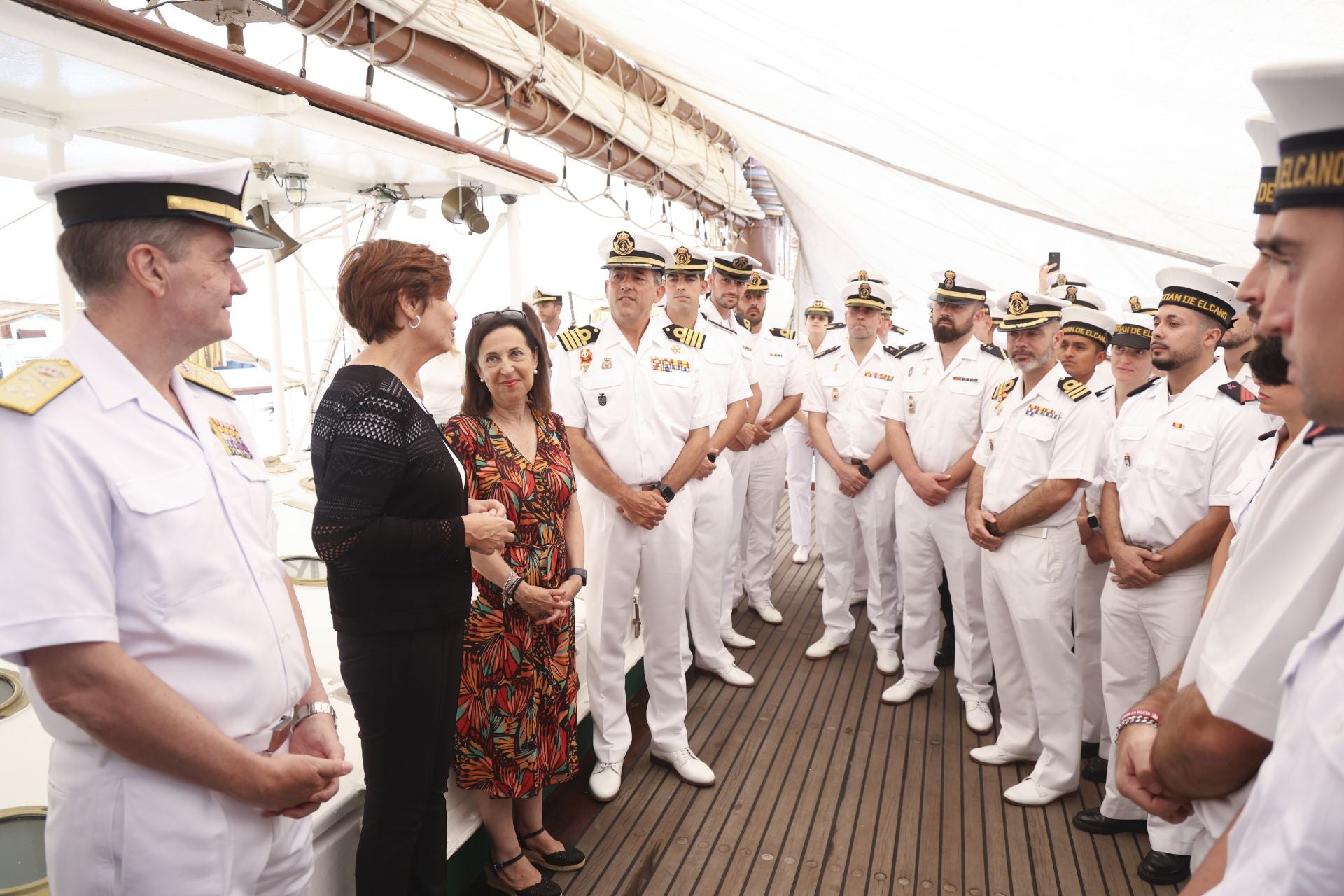 Margarita Robles, a bordo del &#039;Juan Sebastián de Elcano&#039; en Gijón