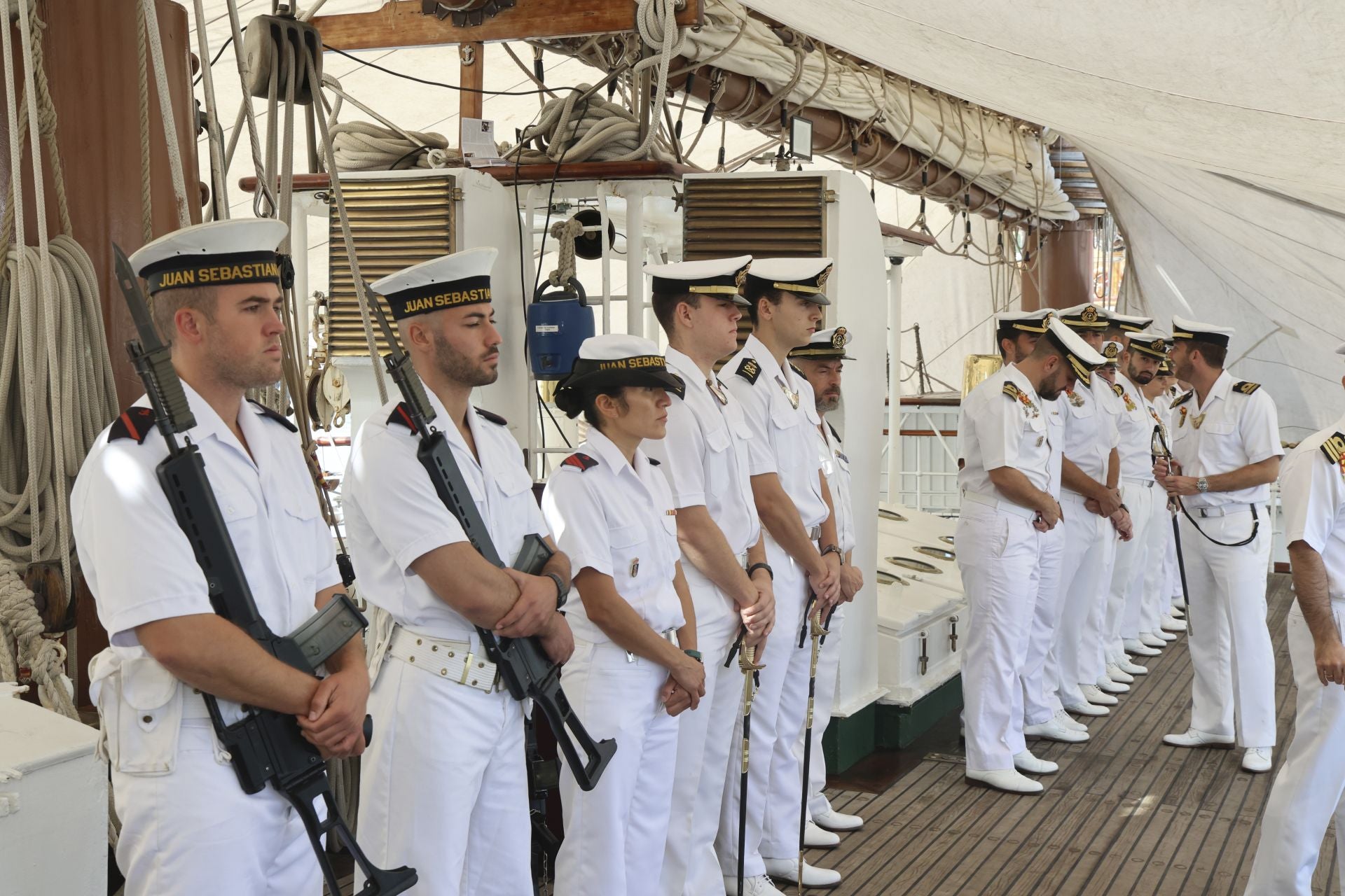 Margarita Robles, a bordo del &#039;Juan Sebastián de Elcano&#039; en Gijón