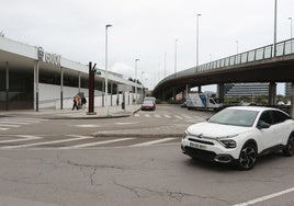 Vista de la estación provisional de trenes de Sanz Crespo y el viaducto de Carlos Marx.