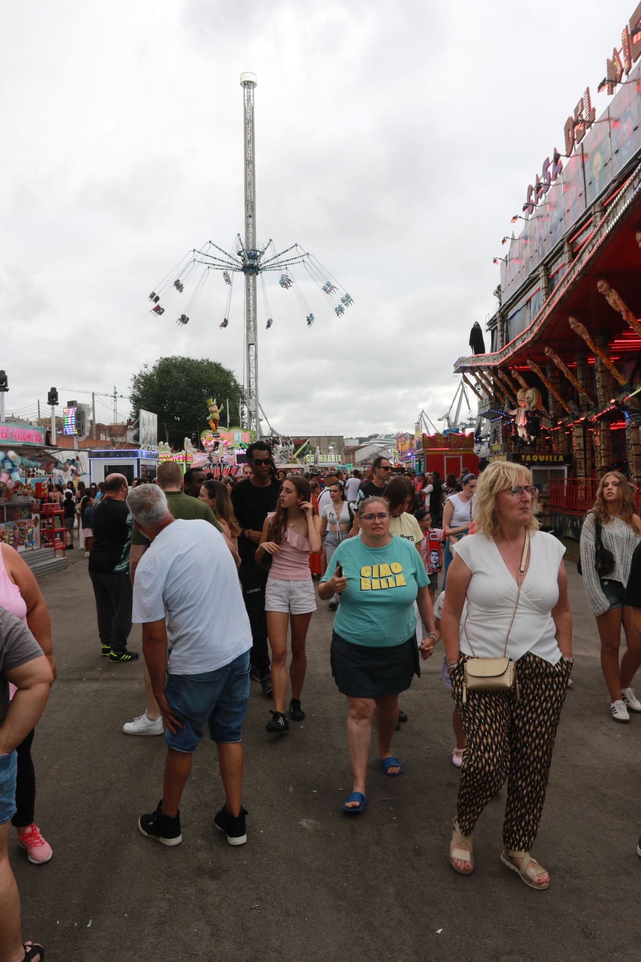 Gran ambiente este domingo en la Semana Negra de Gijón