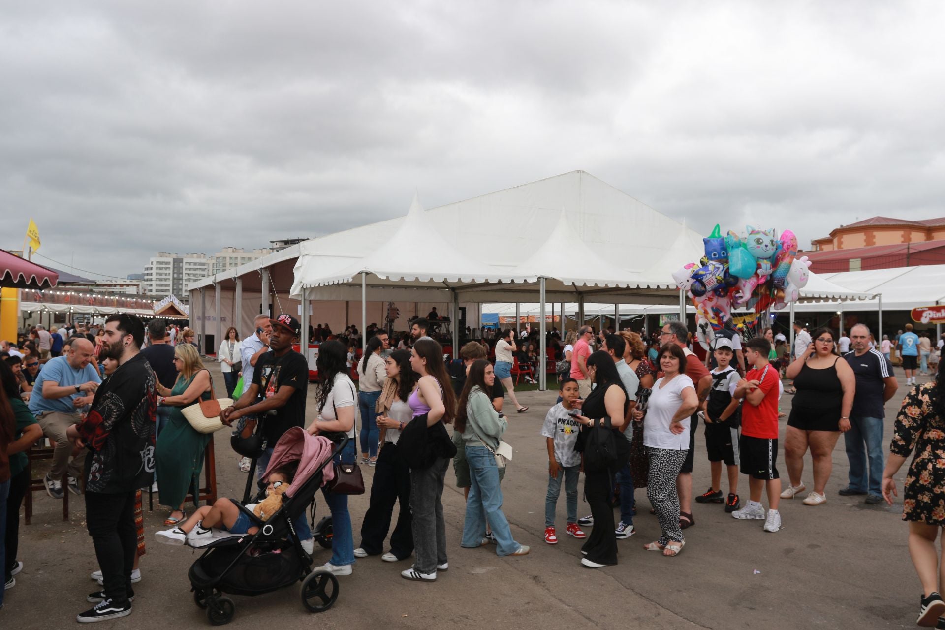 Gran ambiente este domingo en la Semana Negra de Gijón